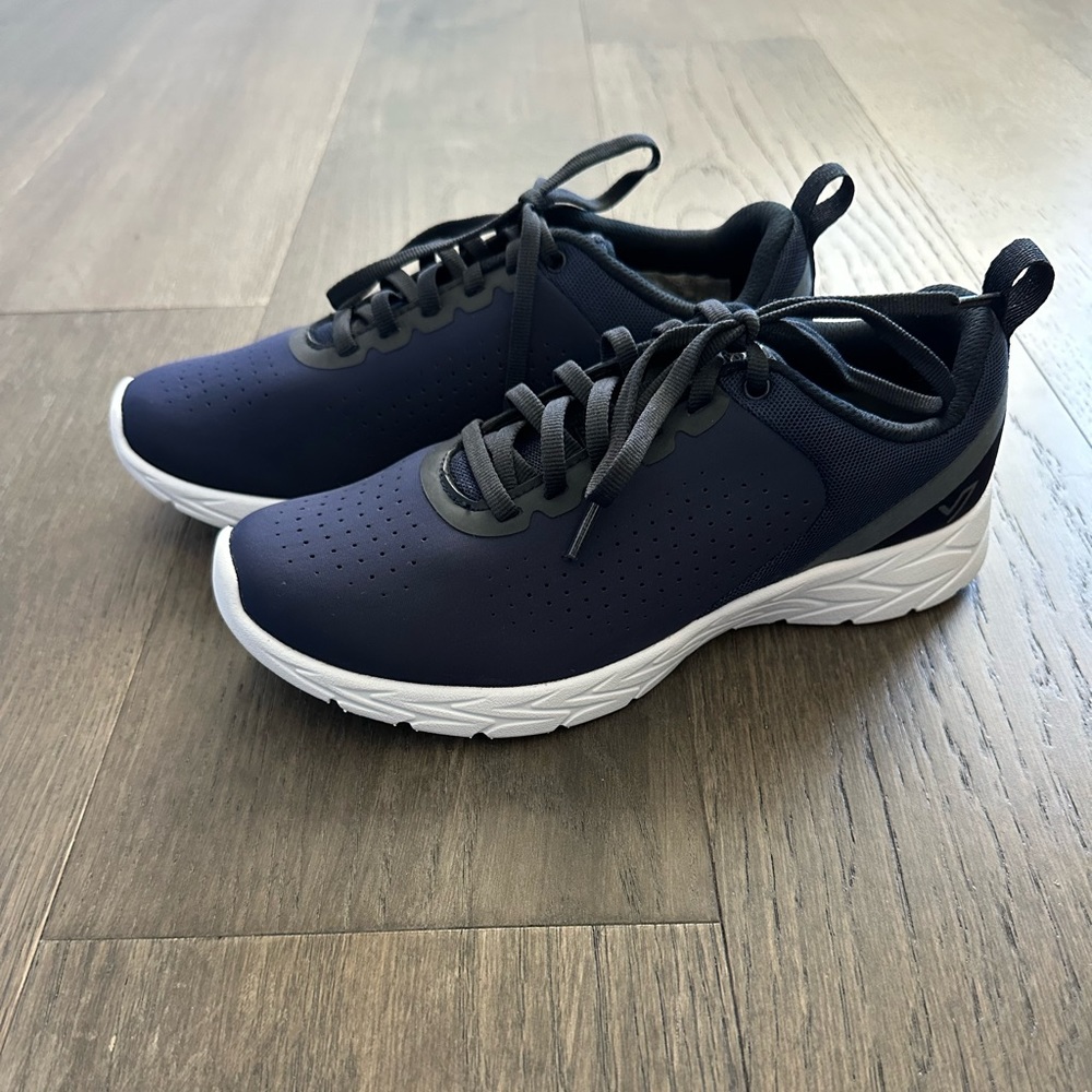 Vionic Sneakers - Picture 7 of 7